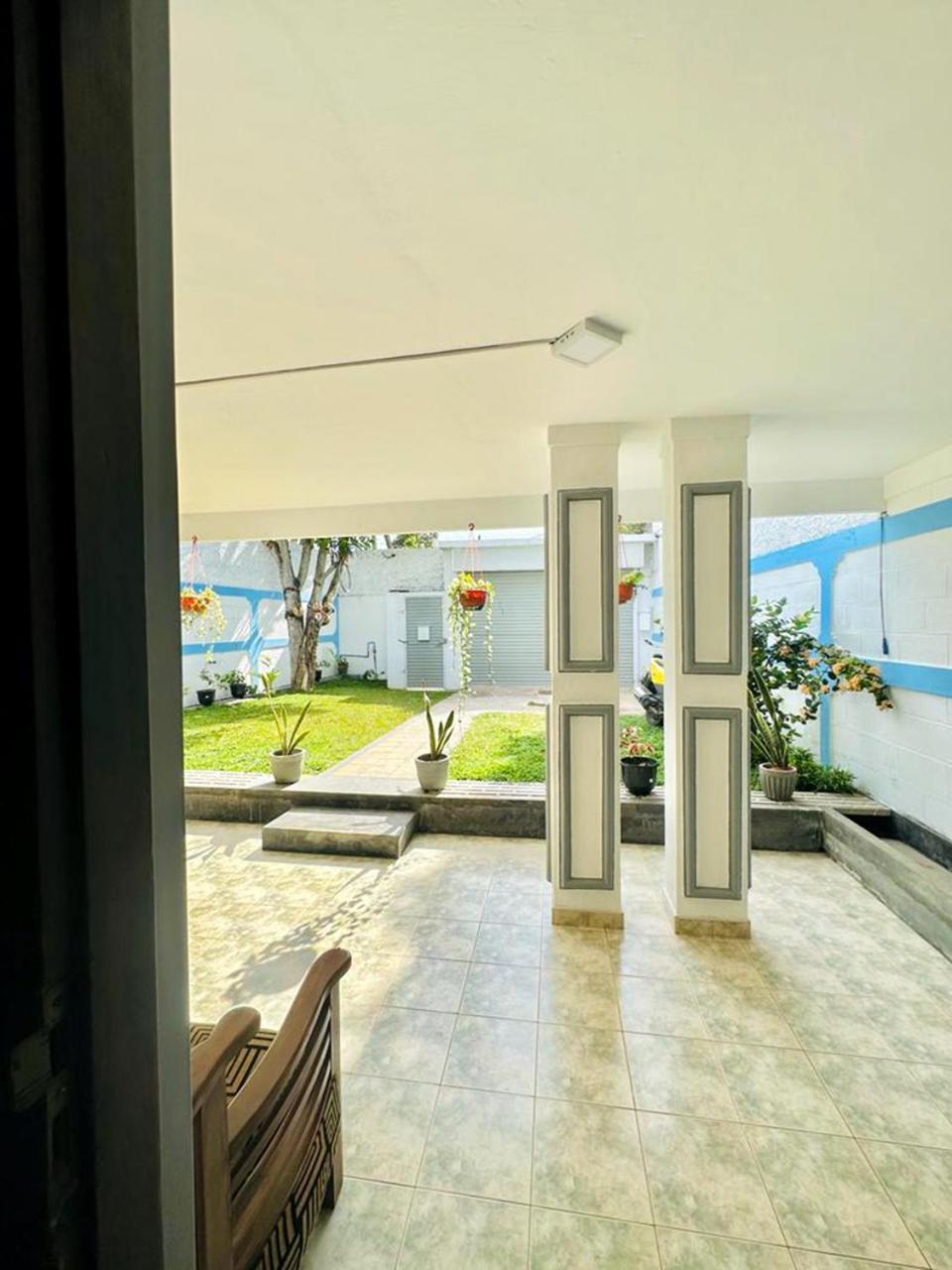 Sea Breeze Guest House Negombo Exteriör bild