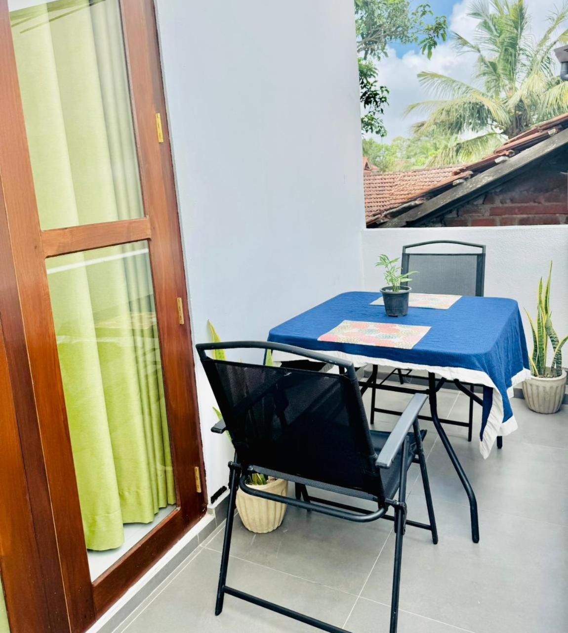 Sea Breeze Guest House Negombo Exteriör bild