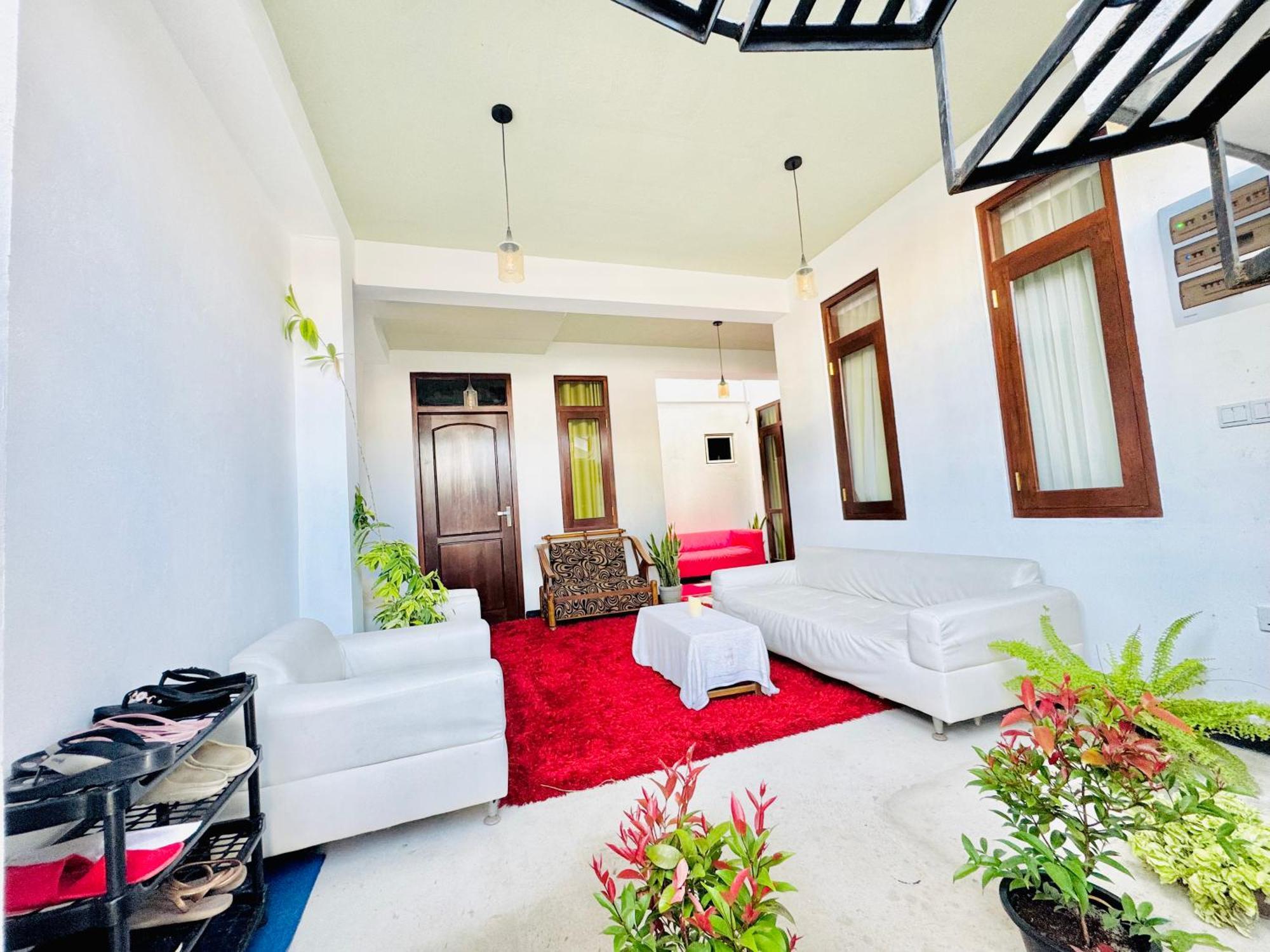 Sea Breeze Guest House Negombo Exteriör bild
