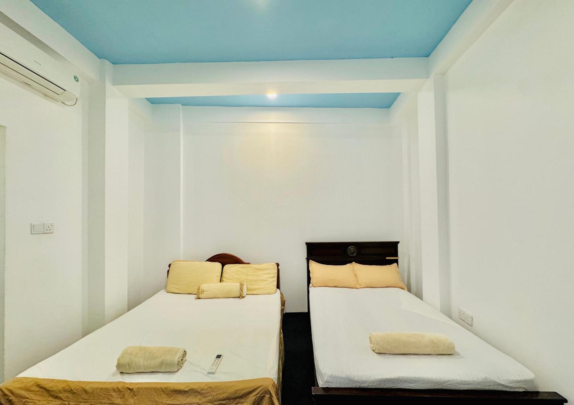 Sea Breeze Guest House Negombo Exteriör bild